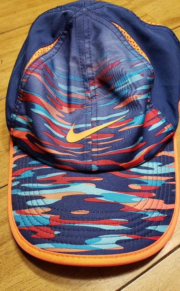 NWOT Nike Featherlight Dri-Fit Hat